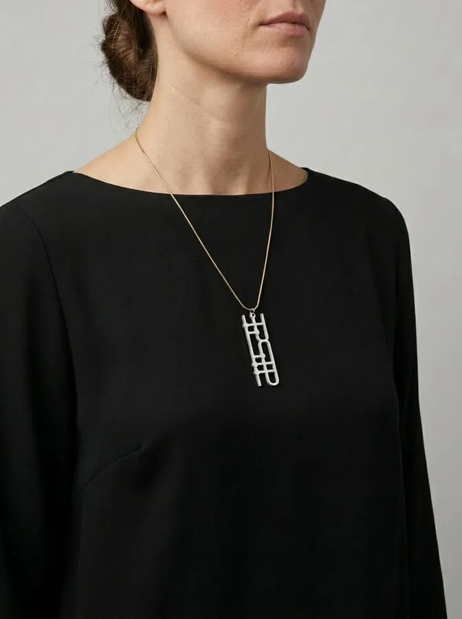 Quantum Necklace Mini worn, white